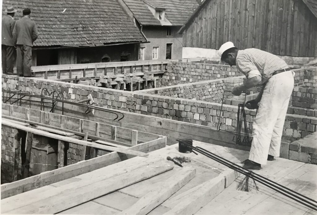 Sebastian Hauser auf der Baustelle am Firmensitz